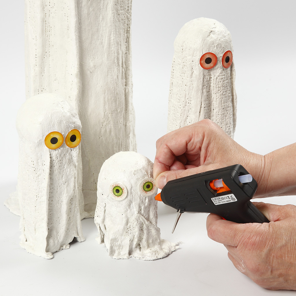 Spook knutselen met gipsverband Stap 3